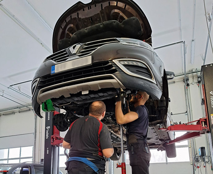 Foto při práci Autoservis Pavel Mrkva